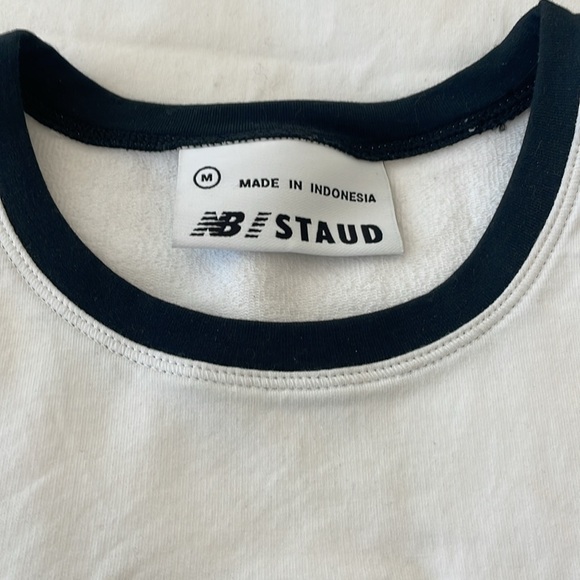 Staud x New Balance tshirt in ivory with navy blue piping - Picture 4 of 6